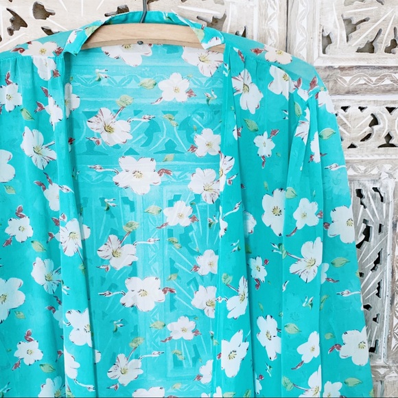 Cherry Blossom Floral Kimono - Picture 2 of 6